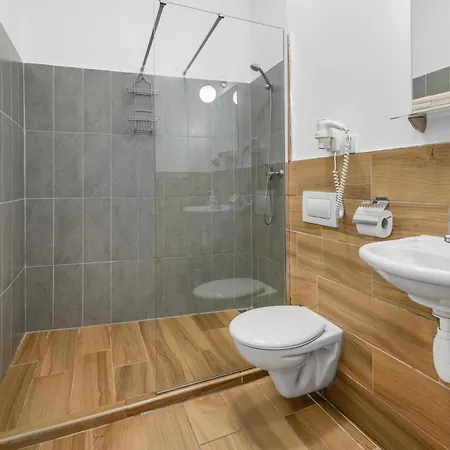 Elisabeth Old Town Hotel 3*