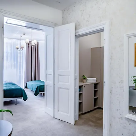 Elisabeth Old Town Hotell 3*