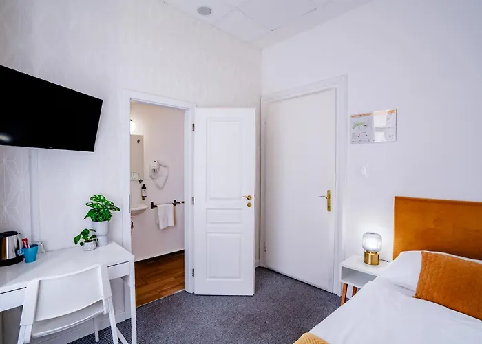 Elisabeth Old Town Hotel 3*