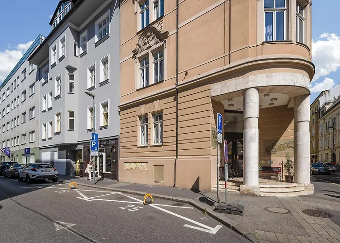 Hotel Elisabeth Old Town 3*